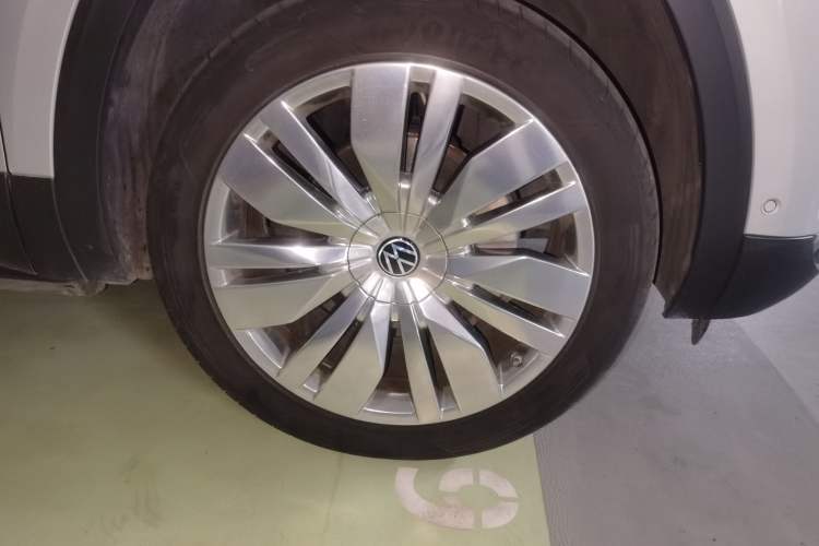 Used Volkswagen Teramont 2021 380TSI Four-Wheel Drive Prestige Flagship Edition Right Front Wheel Hub