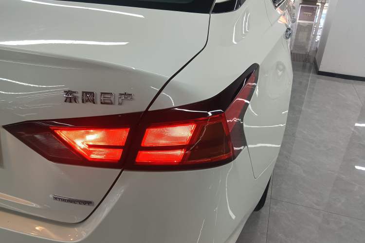 Used Nissan Teana 2021 2.0L XL Upper AD1 Smart Drive & Navigation Edition Right Rear Taillight