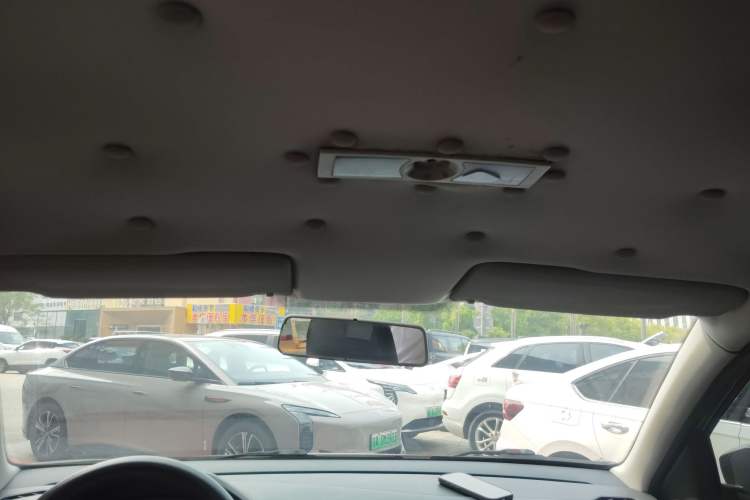 Used Volkswagen Lavida 2013 Revised Classic 1.6L Manual Fashion Edition Headliner