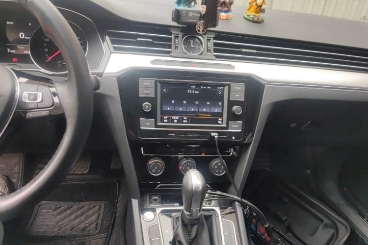 Used Volkswagen Magotan 2019 330TSI DSG Leading Edition China V Standard
