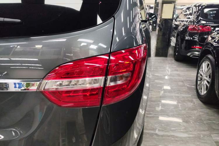 Used Buick GL8 2018 28T Luxury Model China VI Standard
