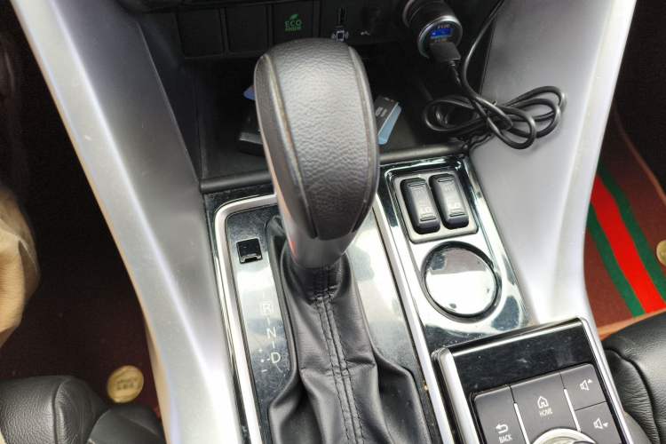 Used Mitsubishi Eclipse Cross 2018 1.5T CVT Two-Wheel Drive Dream Edition Gear Lever