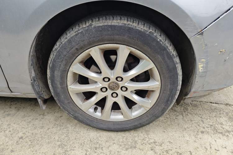 Used Buick GT 2012 XT 1.6L Manual Comfort Edition Right Front Wheel Hub
