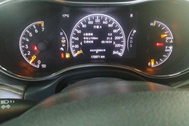 Used Jeep Grand Cherokee 2015 3.6L Luxury Navigation Edition Odometer Close Up