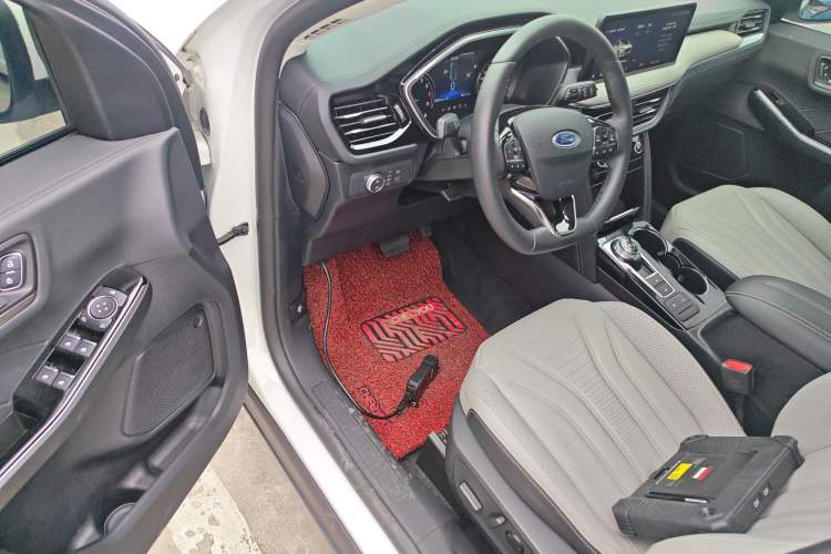 Used Ford Escape 2020 EcoBoost 245 Four-Wheel Drive Titanium Edition Driver Seat