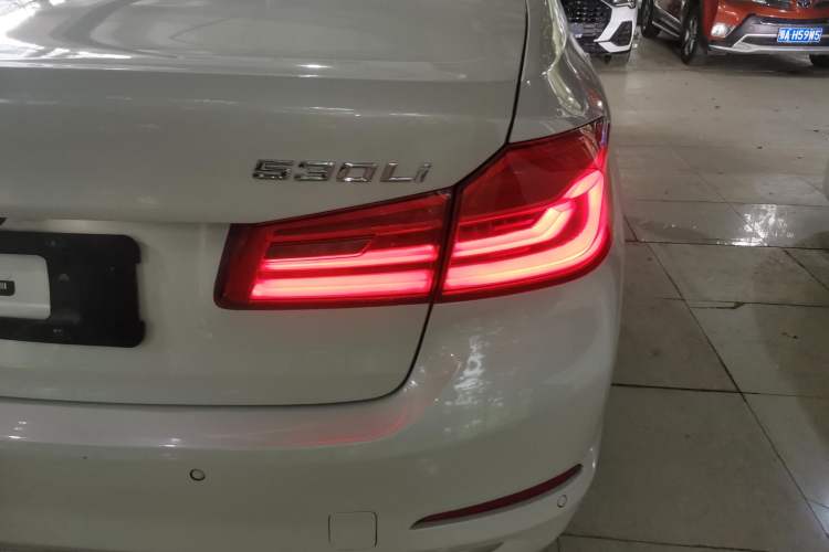 Used BMW 5 Series 2019 530Li Leading Model Luxury Package Right Rear Taillight