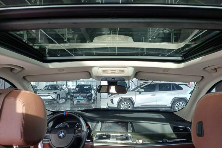 Used BMW 5 Series GT 2017 528i Leading Model
