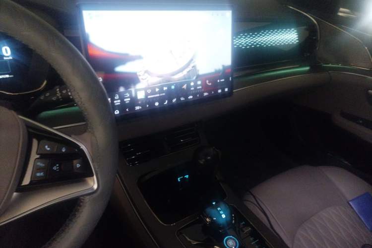 Used BYD Han 2024 EV Glory Edition 715KM Front-Wheel-Drive Flagship Model