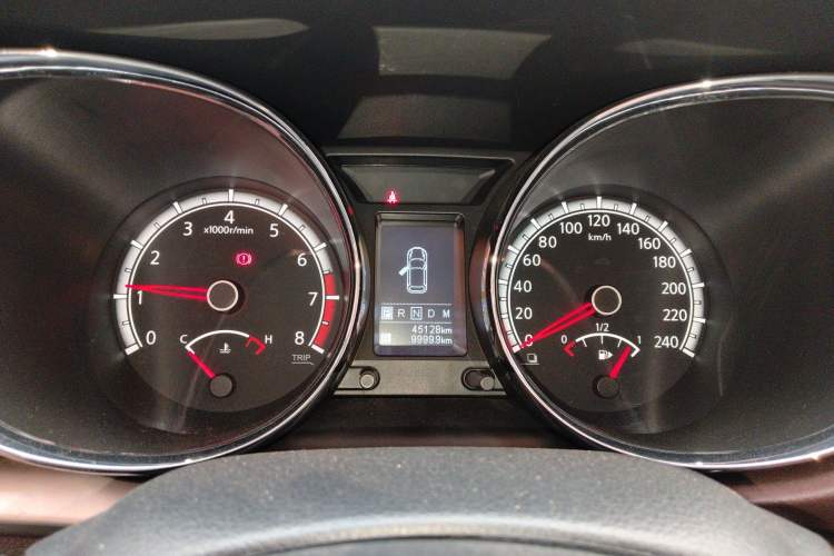 Used Venucia T70X 2015 2.0L CVT SmartFun Sport Edition Instrument Cluster