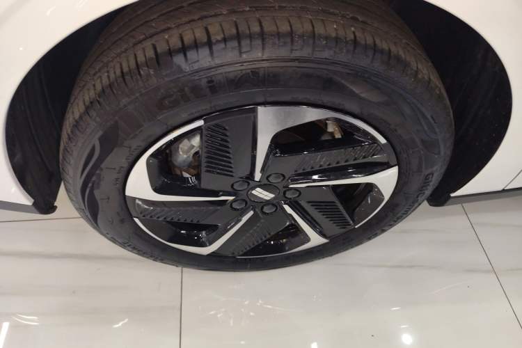 Used Geely Galaxy L6 2024 125km PLUS Dragon Edition
