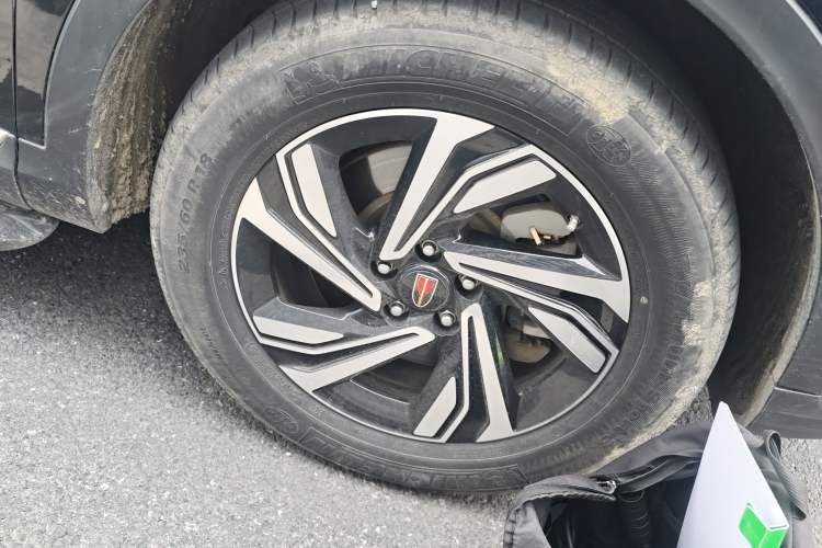 Used Hongqi HS5 2022 Revised Version 2.0T Smart Connect Flagship Edition Right Front Wheel Hub
