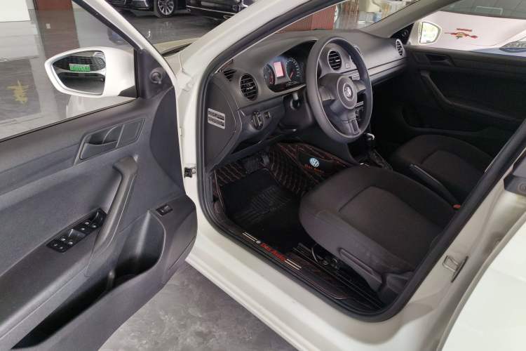 Used Volkswagen Jetta 2015 1.6L Automatic Fashion Model Driver Seat