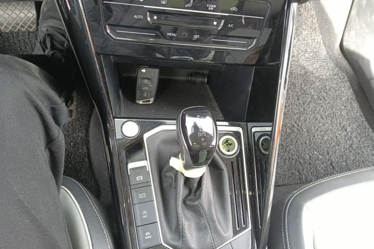 Used Volkswagen Tayron 2023 300TSI Two-Wheel-Drive Luxury Plus Advanced Edition