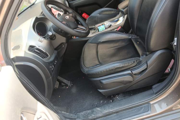 Used Kia Sportage R 2015 2.0L Automatic Two-Wheel Drive DLX Model Left Front Seat