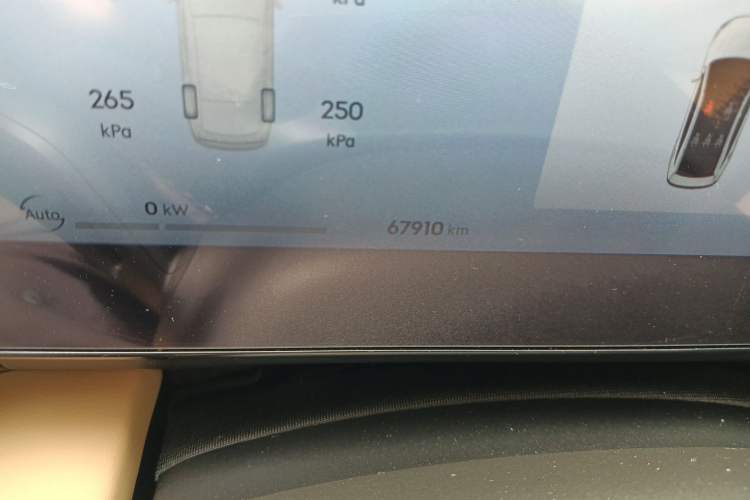 Used Geely Galaxy L6 2023 60km PLUS Odometer Close Up