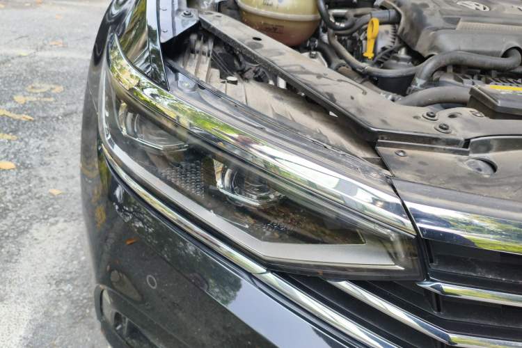 Used Volkswagen Magotan 2020 380TSI DSG Luxury Version Right Front Headlight