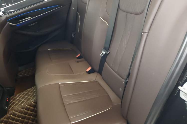 Used BMW 5 Series 2022 Restyled 530Li Leading Edition M Sport Package Left Rear Seat