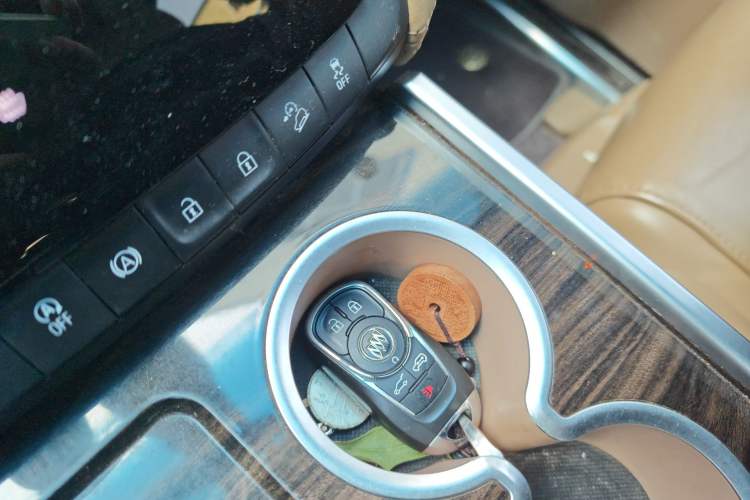 Used Buick GL8 2018 ES 28T Luxury Model China VI Standard Vehicle Key