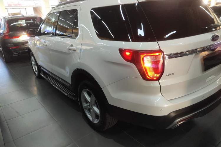 Used Ford Explorer  Exterior 3