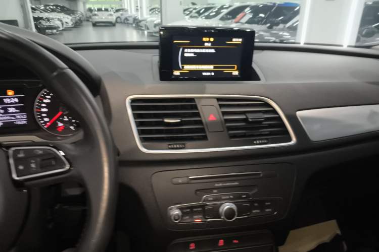 Used Audi Q3 2018 30th Anniversary Edition 30 TFSI Fashion Model Audio And AC Panel