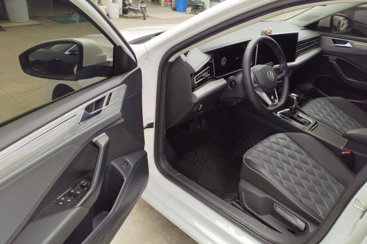 Used Volkswagen Sagitar 2023 300TSI DSG Excellence Edition
