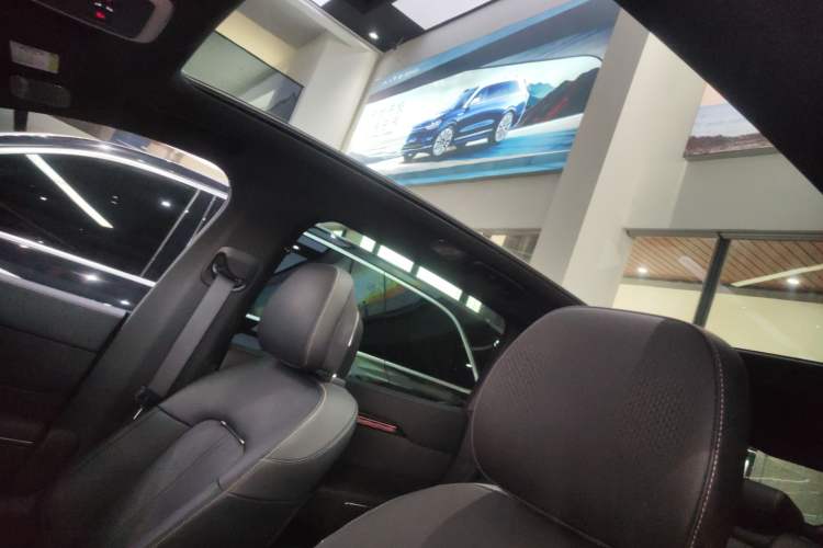 Used Zeekr 7X 2025 100 kWh Long-Range Rear-Wheel Drive with Intelligent Driving Features