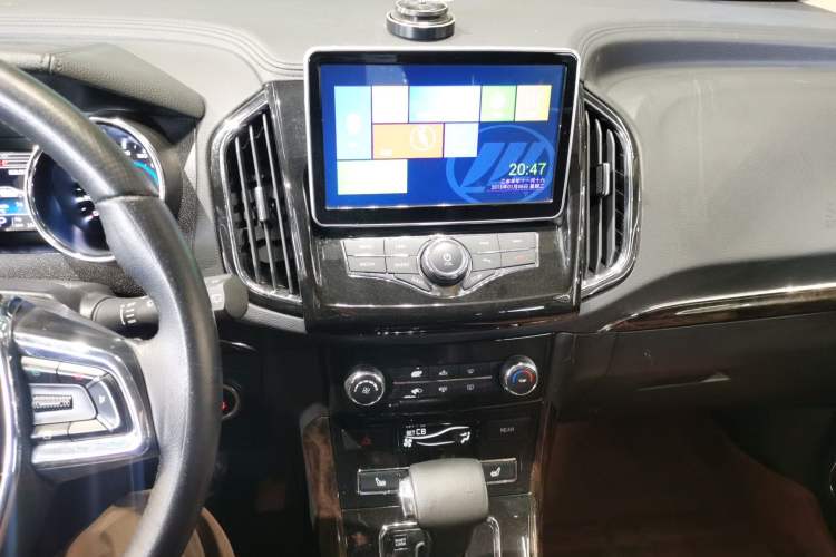 Used Lifan Auto Xuanlang 2017 2.0L CVT Comfort Edition Audio And AC Panel