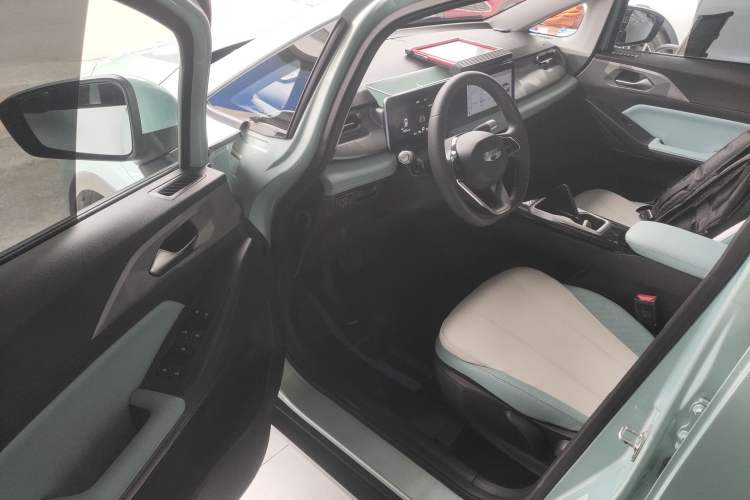 Used Geometry E Firefly 2024 301km Starlight
