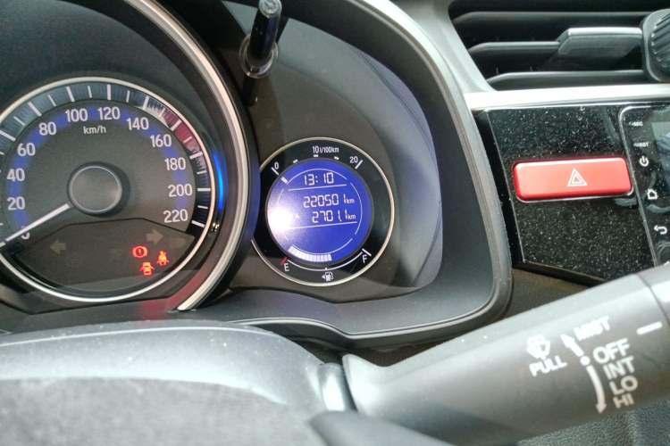 Used Honda Fit 2014 1.5L SE CVT Fashion Model Odometer Close Up