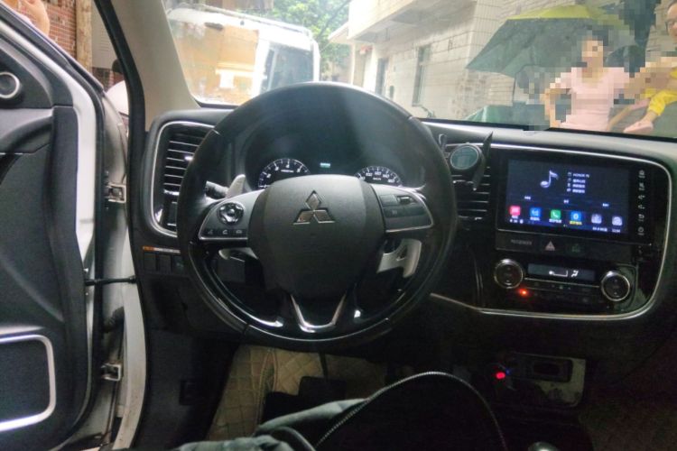 Used Mitsubishi Outlander 2018 2.4L 4x4 Elite Edition 5 Seats Steering Wheel