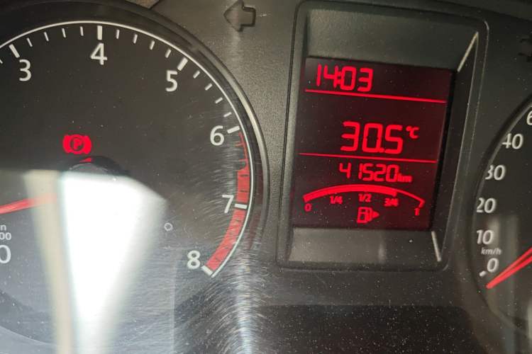 Used Volkswagen Jetta 2015 1.6L Manual Fashion Edition Odometer Close Up