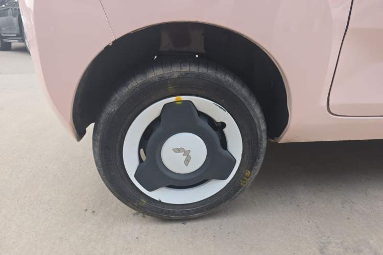 Used Wuling Hongguang MINIEV 2022 Macaron Premium Model – Lithium Iron Phosphate Right Rear Wheel Hub