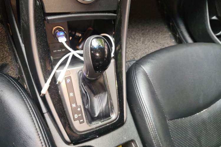 Used Hyundai Elantra (5th Generation / Langdong) 2015 1.6L Automatic Leading Model Gear Lever