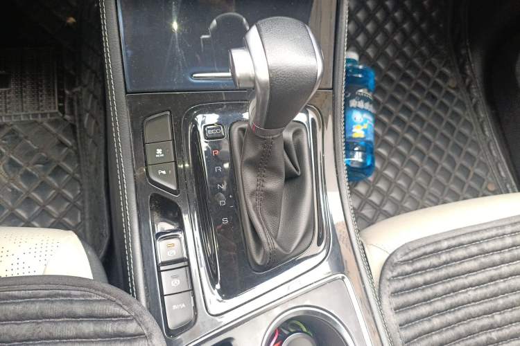 Used Baojun 730 2019 1.5T CVT Flagship Model 7 Seats China VI Emission Standard Gear Lever