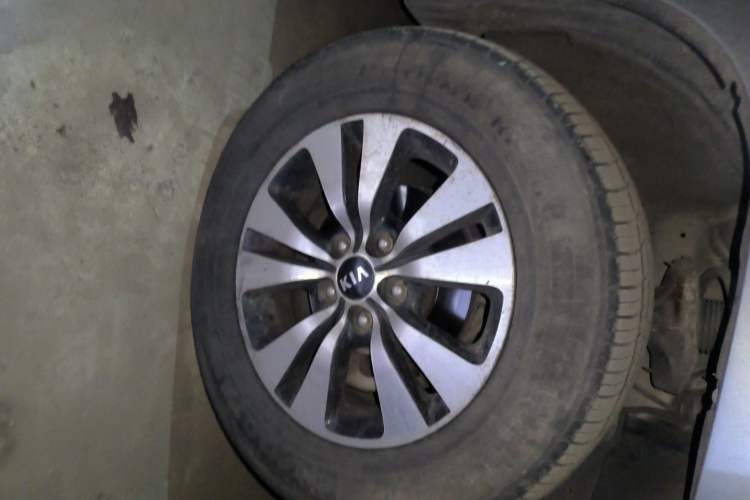 Used Kia Sportage 2013 2.0L Manual Two-Wheel Drive GLS Right Front Wheel Hub