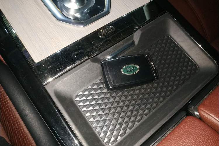 Used Land Rover Range Rover Evoque 2021 Range Rover Velar 249 PS R-Dynamic S Performance Edition
