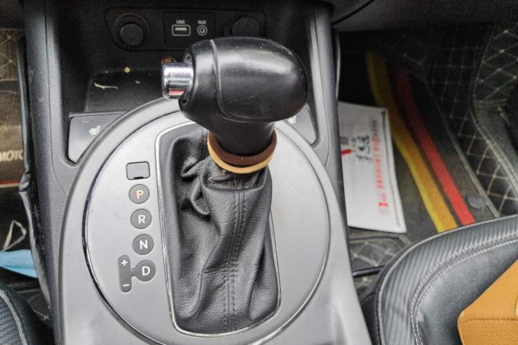 Used Kia Sportage R 2016 2.0L Automatic Two-Wheel Drive DLX Gear Lever