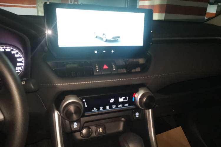 Used Toyota RAV4 2024 2.0L CVT Two-Wheel Drive Urban Edition
