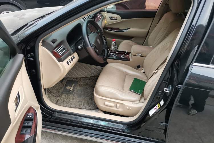 Used Toyota Crown 2011 2.5L Royal Special Edition with Leather and Sunroof