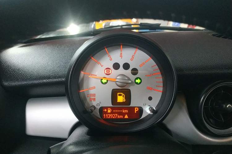 Used MINI MINI 2011 1.6L COOPER Fun