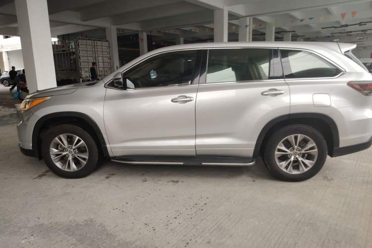 Used Toyota Highlander 2015 2.0T Two-Wheel Drive Elite Edition 7 Seats
