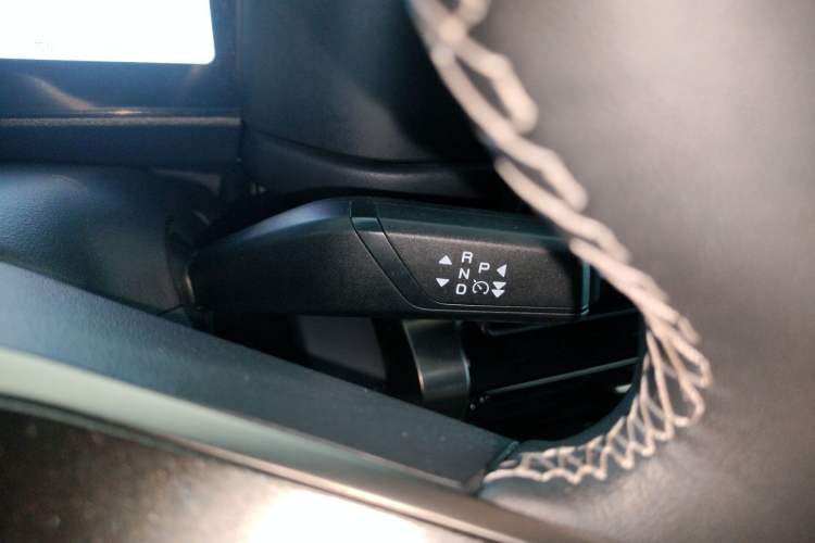 Used iCAR 03T 2024 520km Two-Wheel Drive Long-Range Version Gear Lever