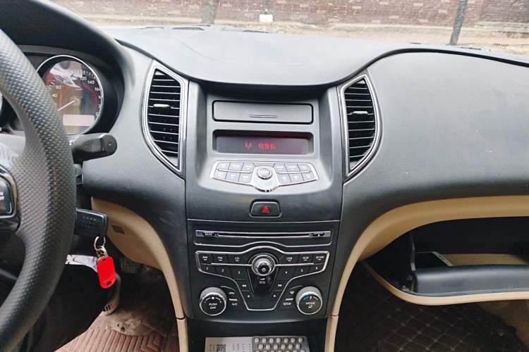 Used Bestune B50 2013 1.6L manual Comfort trim level Audio And AC Panel