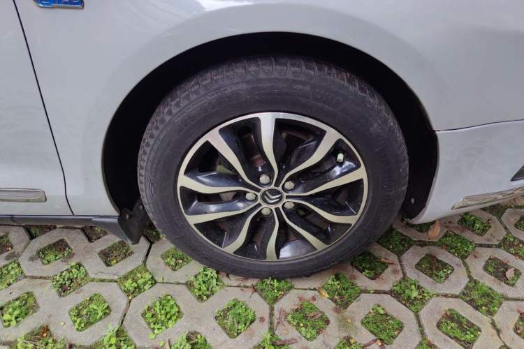 Used Citroen C5 2014 1.6T Automatic Prestige Model Right Front Wheel Hub