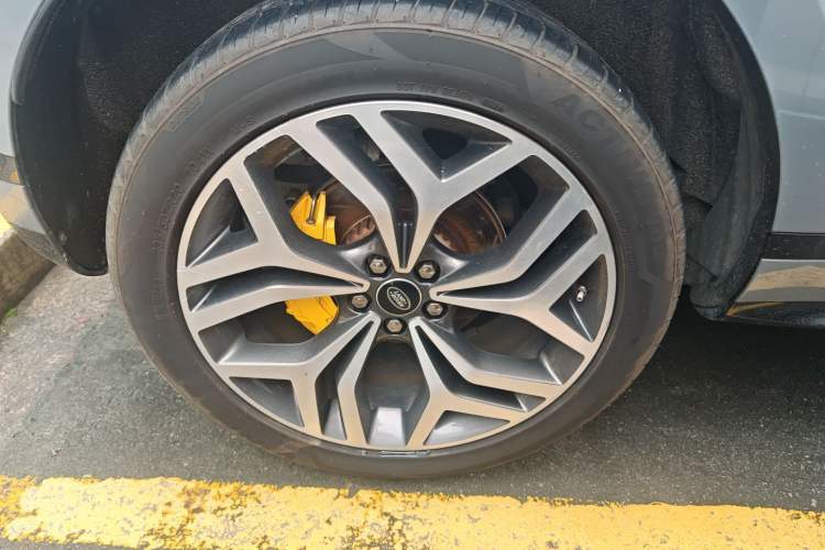 Used Land Rover Range Evoque 2020 249 PS R-DYNAMIC S Sport Edition Right Rear Wheel Hub