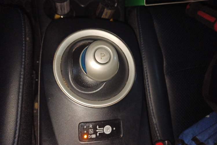 Used Venucia Leaf 2014 Lingfeng Edition 6.6 KW
