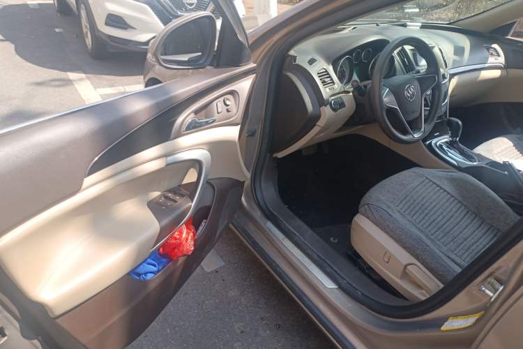 Used Buick Regal 2015 2.0L Leading Fashion Edition