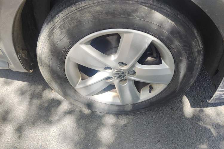 Used Volkswagen Lavida 2011 1.6L Automatic PinYou Edition Right Front Wheel Hub