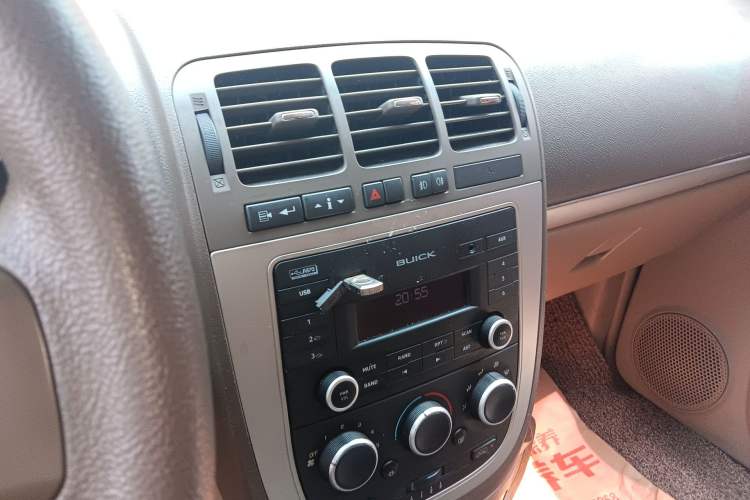 Used Buick GL8 2014 2.4L Comfort Edition
