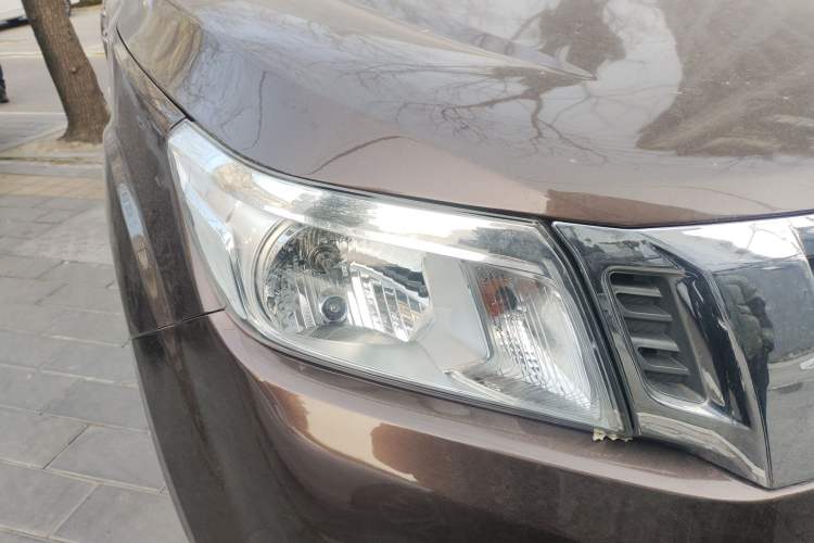 Used Nissan Navara 2017 2.5L Automatic 2WD Luxury Edition QR25
